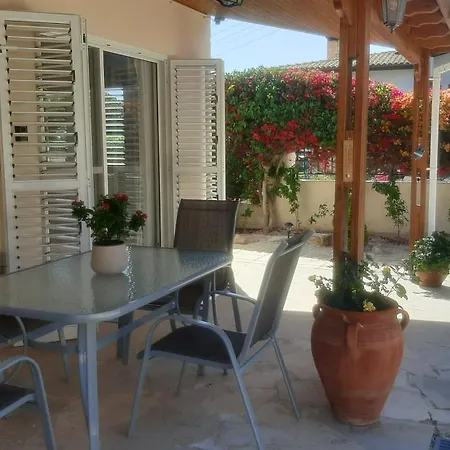 Holiday: Seafront Retreat With Pool In Paphos * Peyia
