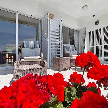 Holiday: Seafront Retreat With Pool In Paphos Villa Peyia