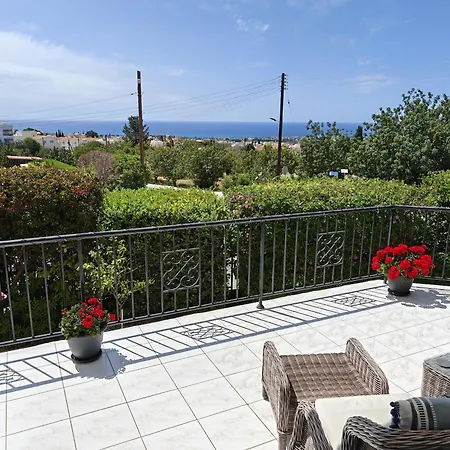 Holiday: Seafront Retreat With Pool In Paphos * Peyia